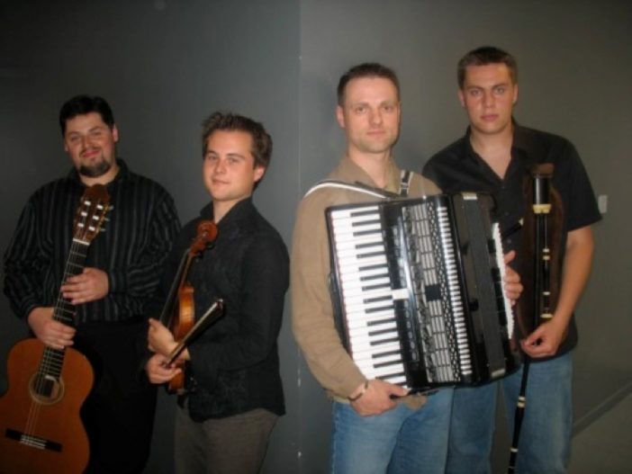 17 05 etaples Concert du groupe Zinguezinzon