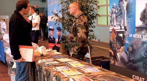 Forum des métiers en uniforme. 