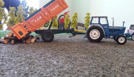 Expositions de miniatures agricoles et vente de miniatures