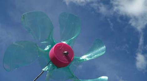 Atelier Construction de moulins à vent en objets recyclés