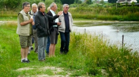 Balade accompagnée, dans une partie du sentier du petit marais, pour atteindre une hutte de chasse.