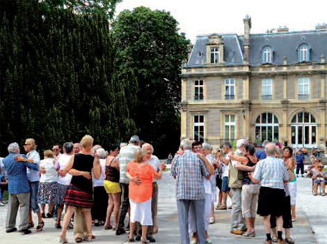 03 08 abbeville spectacle au jardin