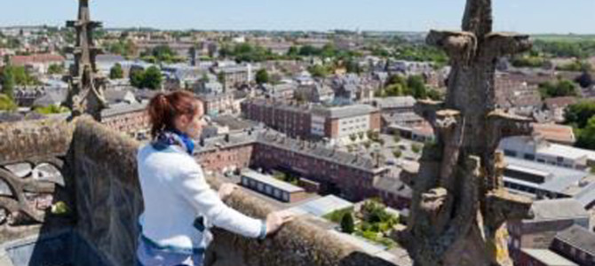 L’ASCENSION DES TOURS DE LA COLLÉGIALE SAINT-VULFRAN