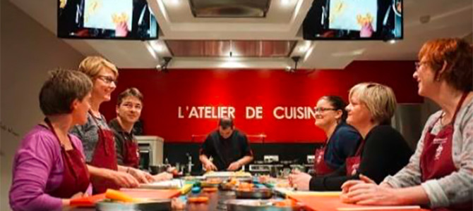 ATELIER CULINAIRE ROUGET GRONDIN SUR BRUNOISE DE LEGUMES ET COULIS DE POIVRONS