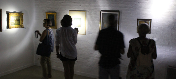 VISITE À LA LAMPE FRONTALE