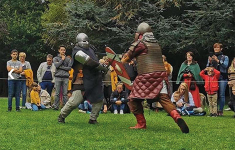 LES MÉDIÉVALES FANTASTIQUES D’HISTOIRE D’ABEILLE