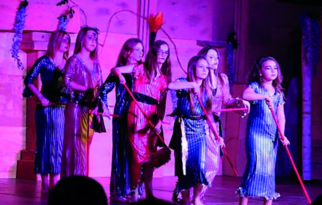 TRAVERSÉE AUX RYTHMES ET VIBRATIONS DES MUSIQUES ET DANSES DU MONDE