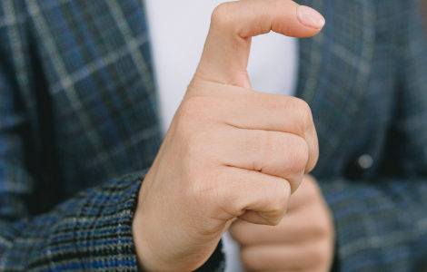 INITIATION À LA LANGUE DES SIGNES POUR ADULTES