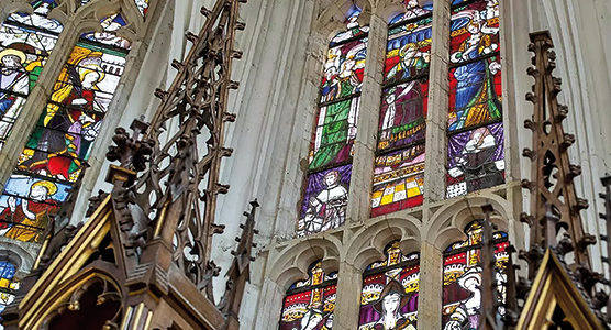 LES VITRAUX DE L'ÉGLISE DE VILLERS-SUR-AUTHIE, MÉMOIRE DES SEIGNEURS DU VILLAGE