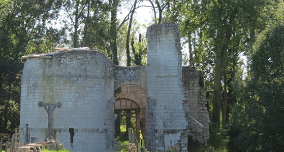 EAUCOURT, UN CHÂTEAU FORT ET COSTAUD !