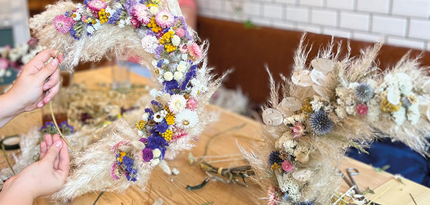 ATELIER COURONNE DE FLEURS SÉCHÉES