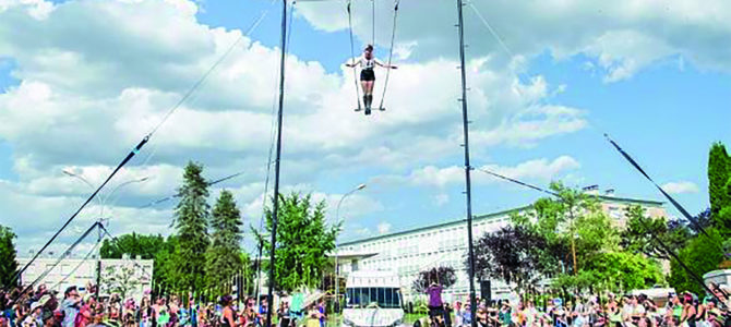 FEMME AU VOLANT
